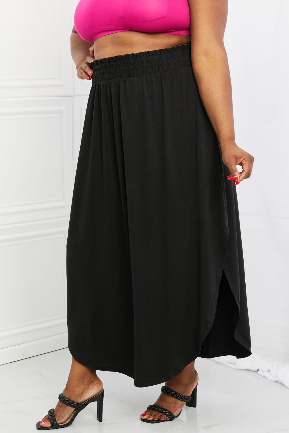 The Side Scoop Scrunch Skirt in Black