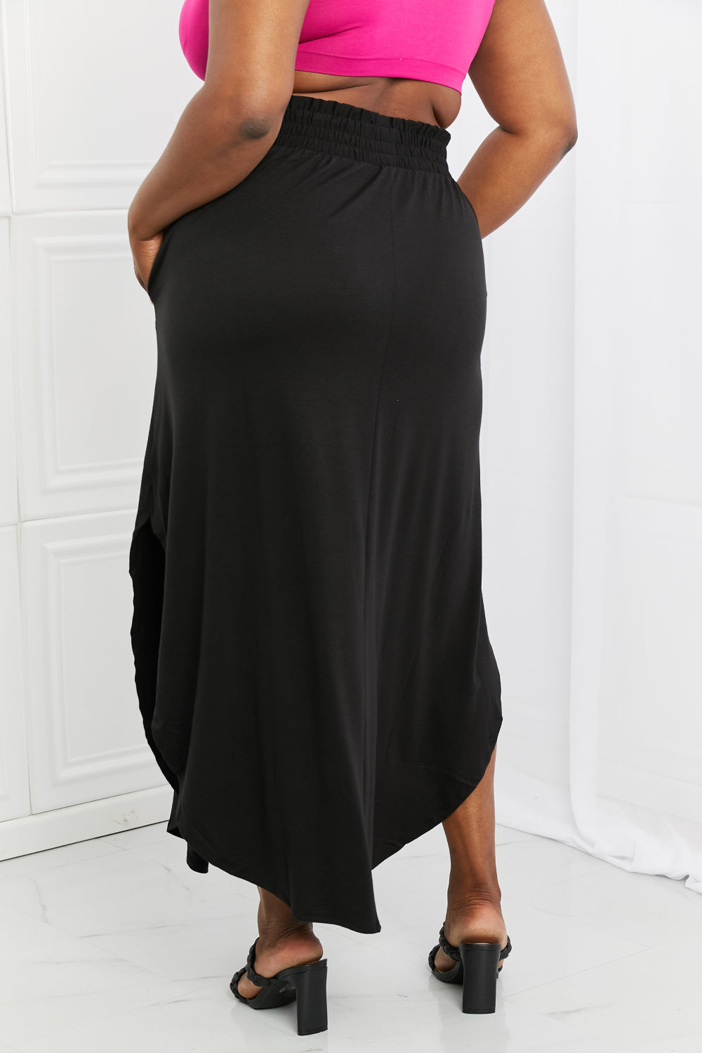 The Side Scoop Scrunch Skirt in Black