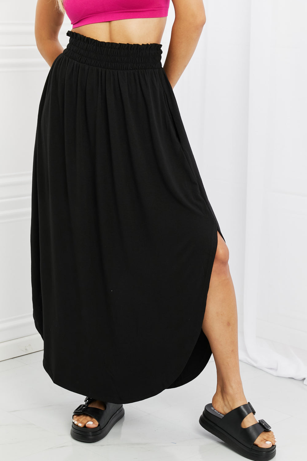 The Side Scoop Scrunch Skirt in Black